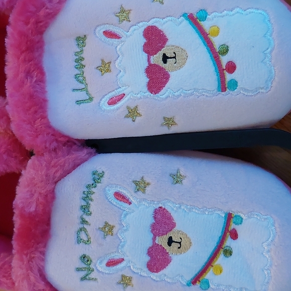 Wonder Nation Girl Slippers - Picture 2 of 9